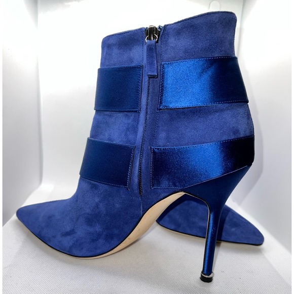 Manolo Blahnik Hangisi Blue Suede Ankle Bootie EU40 - Picture 4 of 13